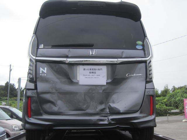 柏市のお客様より事故現状車として買取り致しました。