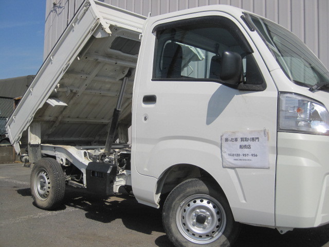 館山市の法人様より買取り致しました。過走行車のハイゼットダンプです。