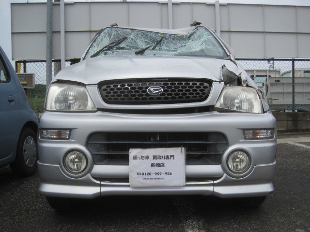 船橋市のお客様よりリピーター様のご紹介にて事故現状車としてお引き取りさせてもらいました。